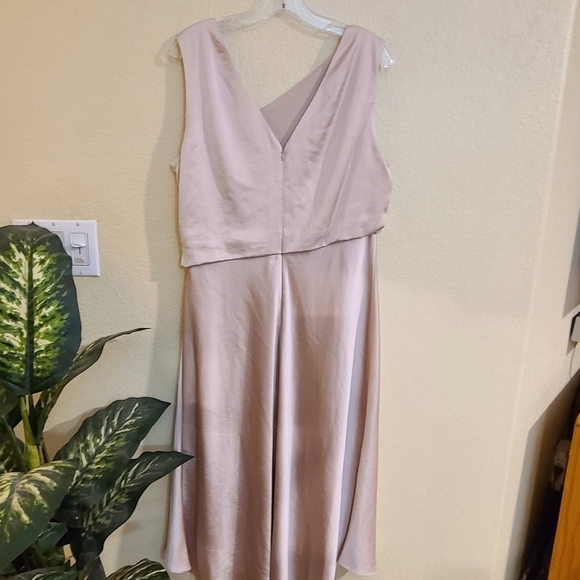 Taylor satin champaign color dress size 14P - Picture 4 of 15